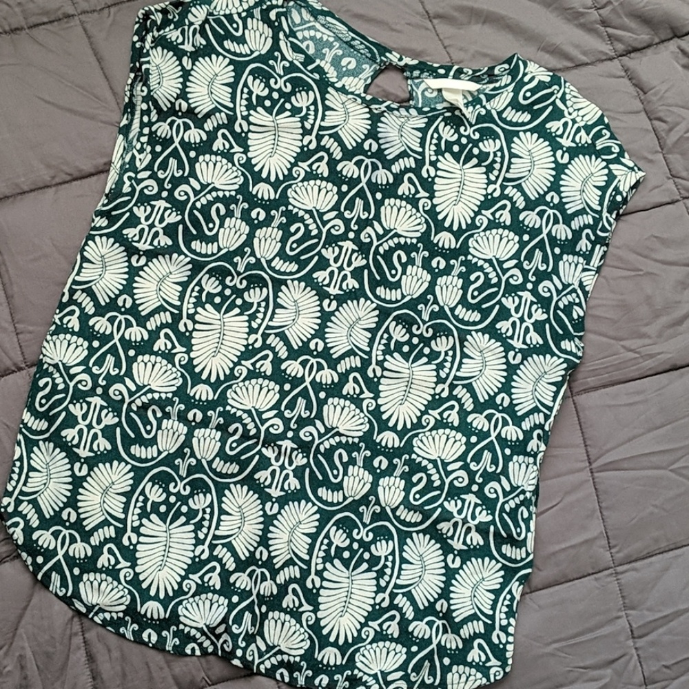 H & M Green and Ivory blouse with back keyhole
